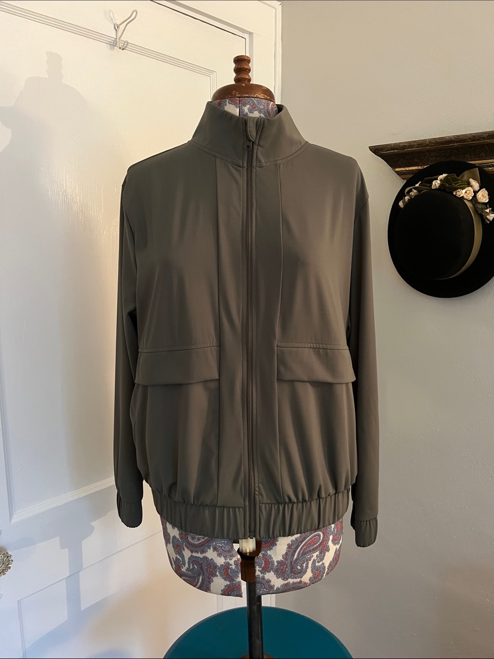 Lightweight Olive Women's Zip-Front Travel Jacket
